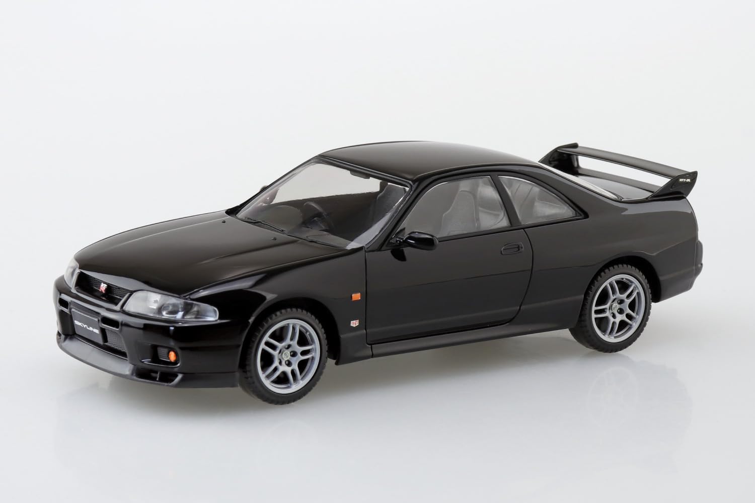 Aoshima 1/32 Nissan R33 GT-R Model Kit Black by Qingdao Cultural Education