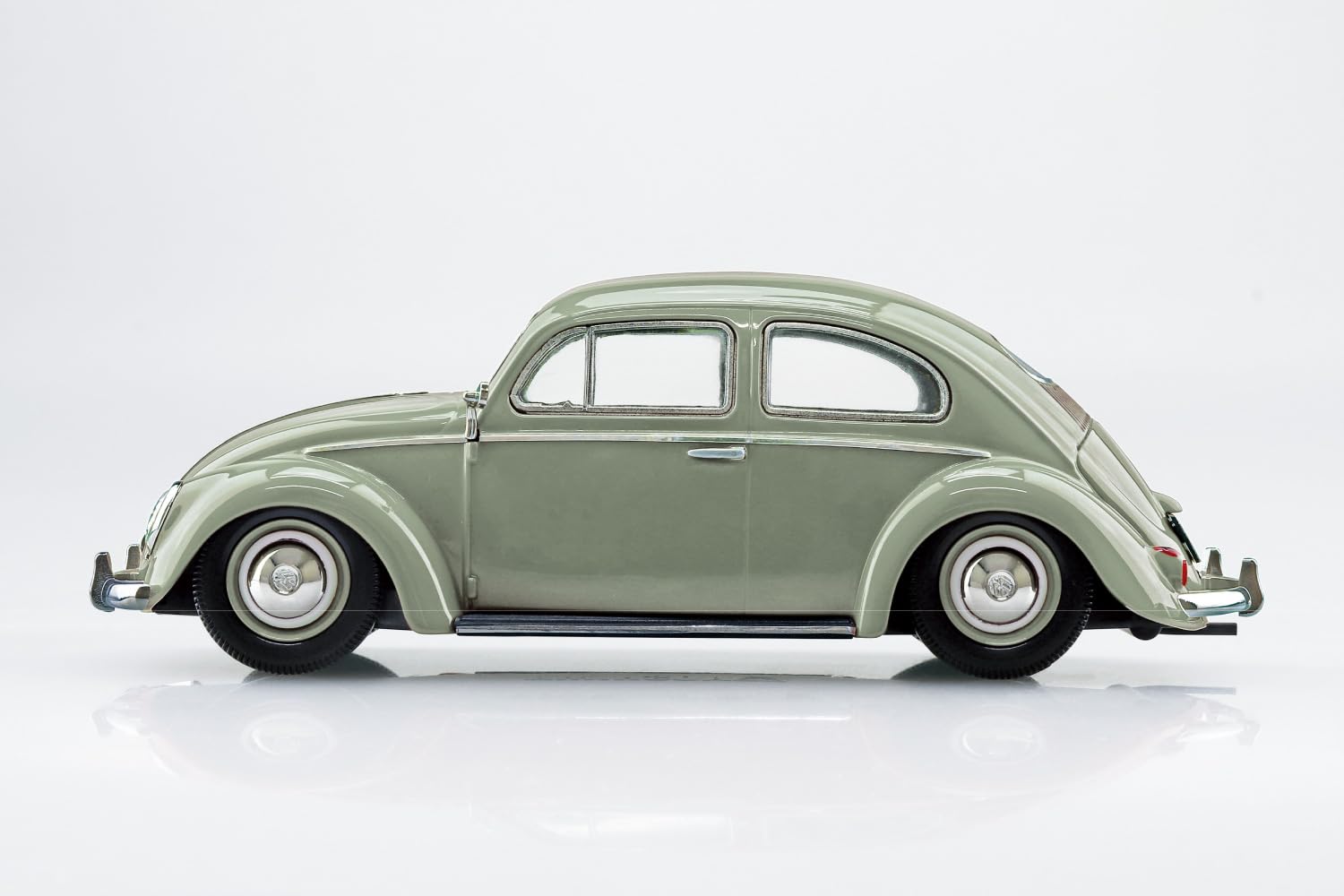 Aoshima 1/32 Rakupla Volkswagen Beetle Lead Green Model Kit