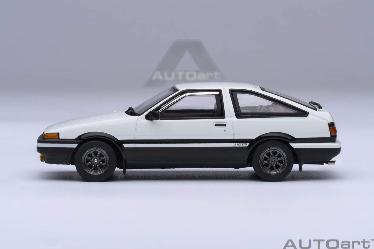 Autoart 1/64 Toyota Sprinter Trueno AE86 Initial D with Tofu Parts 20031