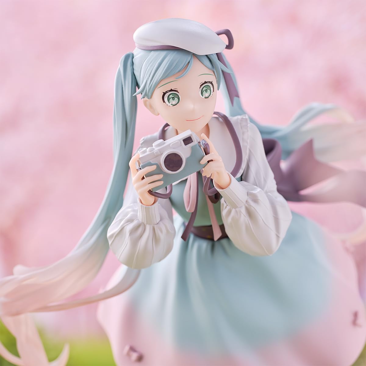 Banpresto Vocaloid Hatsune Miku Holiday Memories Camera Edition Figure