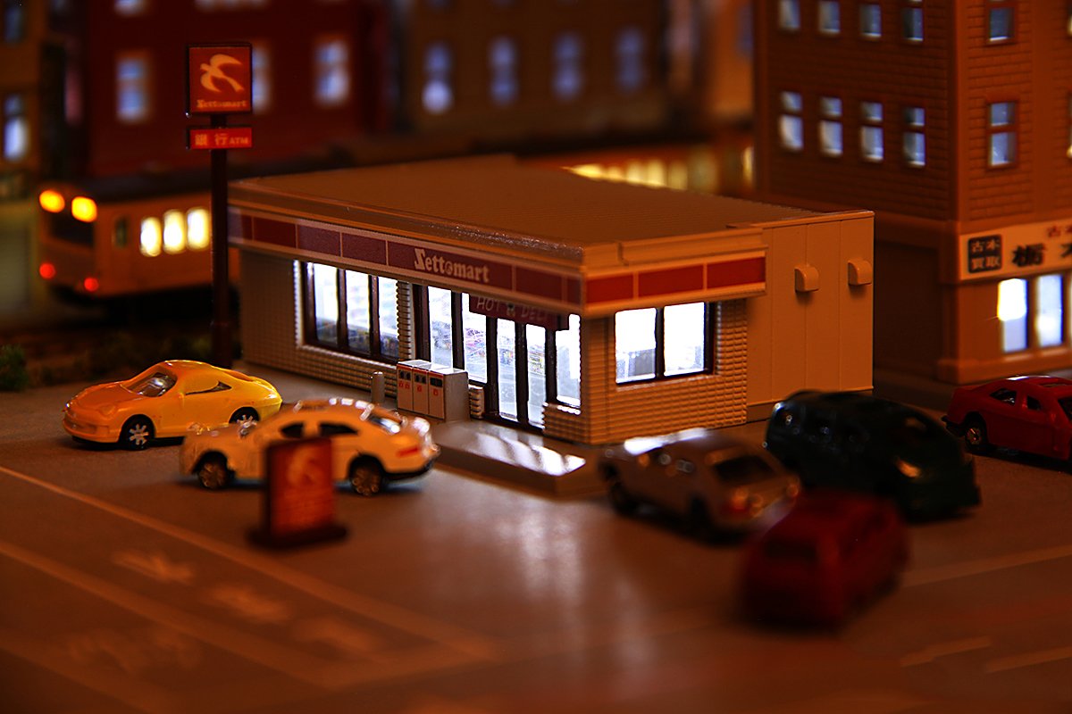 Rokuhan Z Gauge Convenience Store Ash - Model Train Building Accessory- Japan Figure Store - #1 Bring To You The Best Japanese Goods