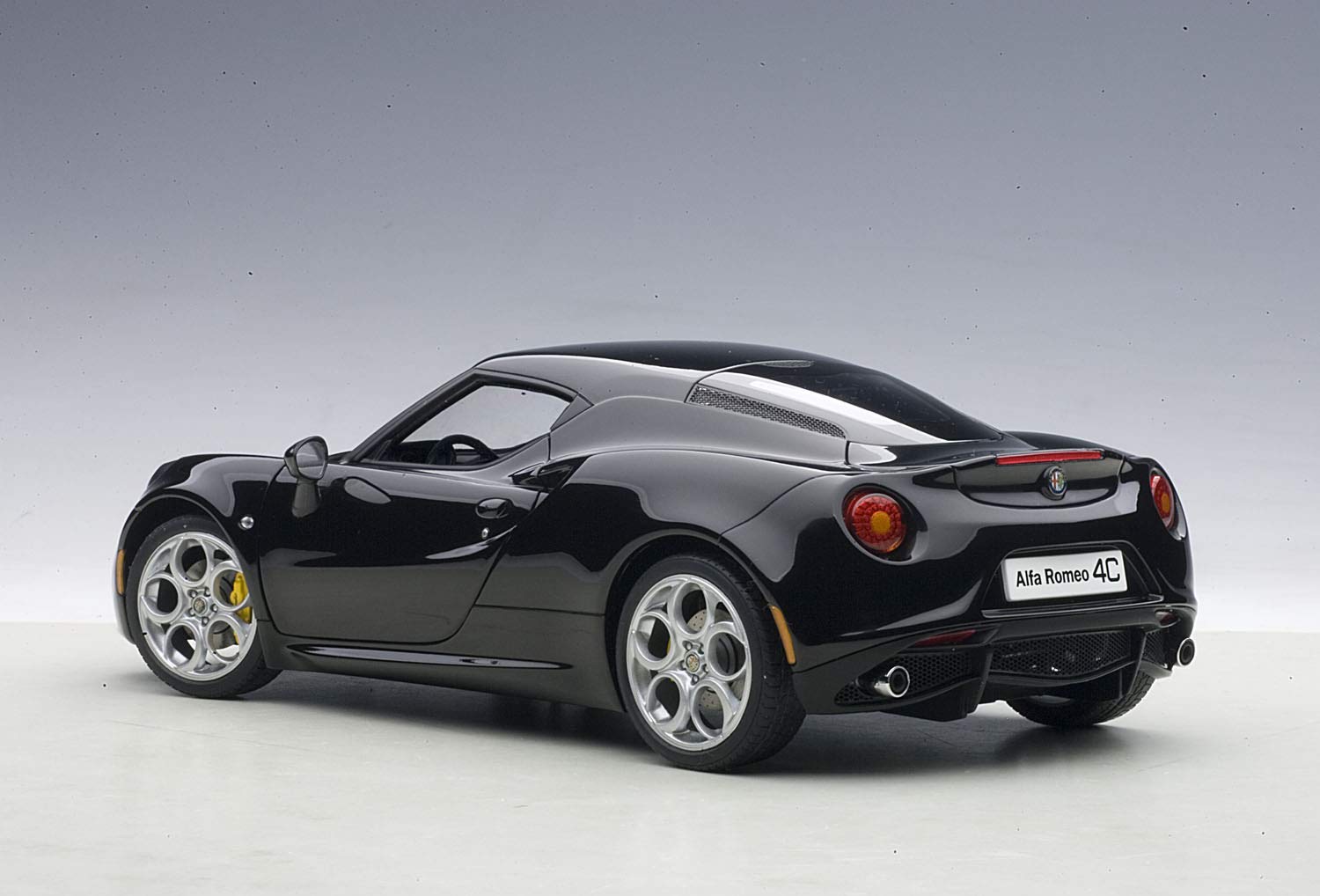 Autoart 1/18 Alfa Romeo 4C Black- Japan Figure Store - #1 Bring To You The Best Japanese Goods