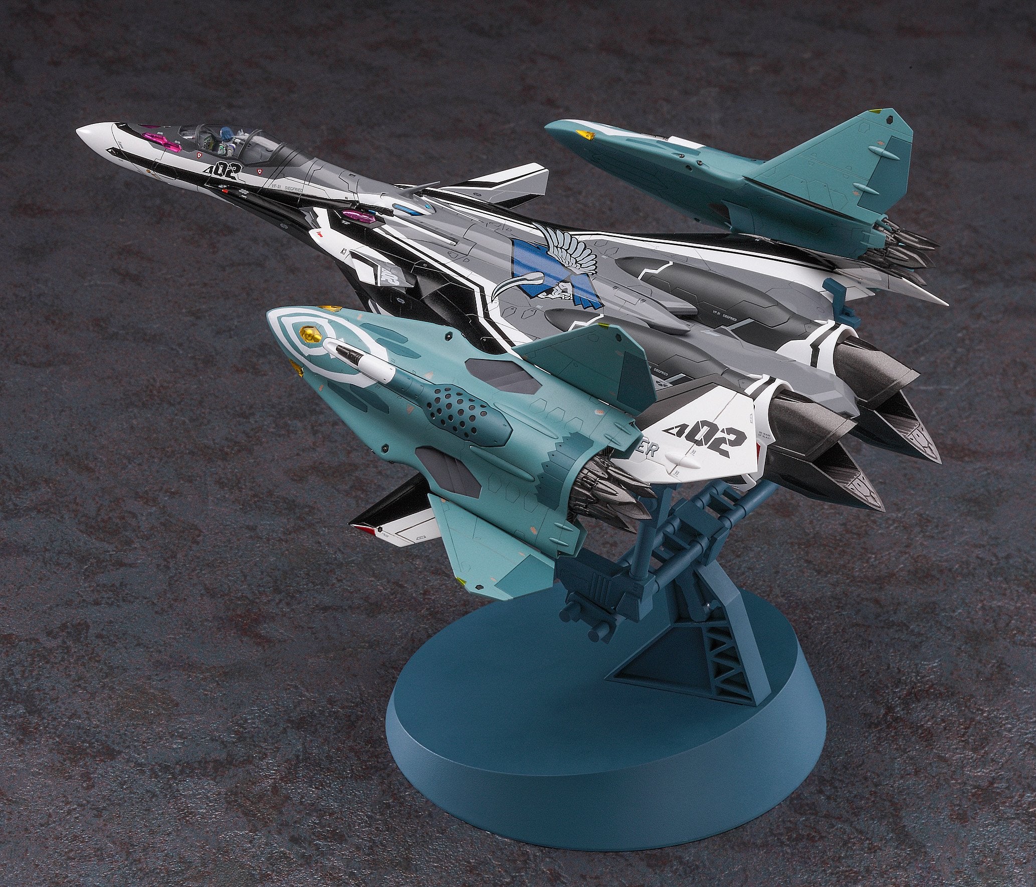 HASEGAWA 65844 Macross Delta The Movie Vf-31F Siegfried Messer / Hayate W/ Lill Draken 1/72 Scale Kit- Japan Figure Store - #1 Bring To You The Best Japanese Goods