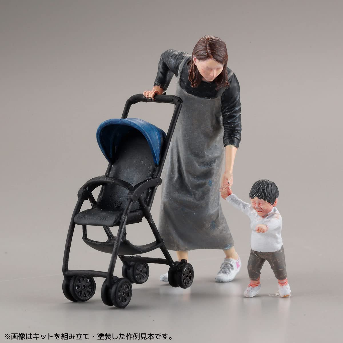 KAIYODO Artpla 1/35 Tourist And Giraffe Set Plastic Model- Japan Figure Store - #1 Bring To You The Best Japanese Goods