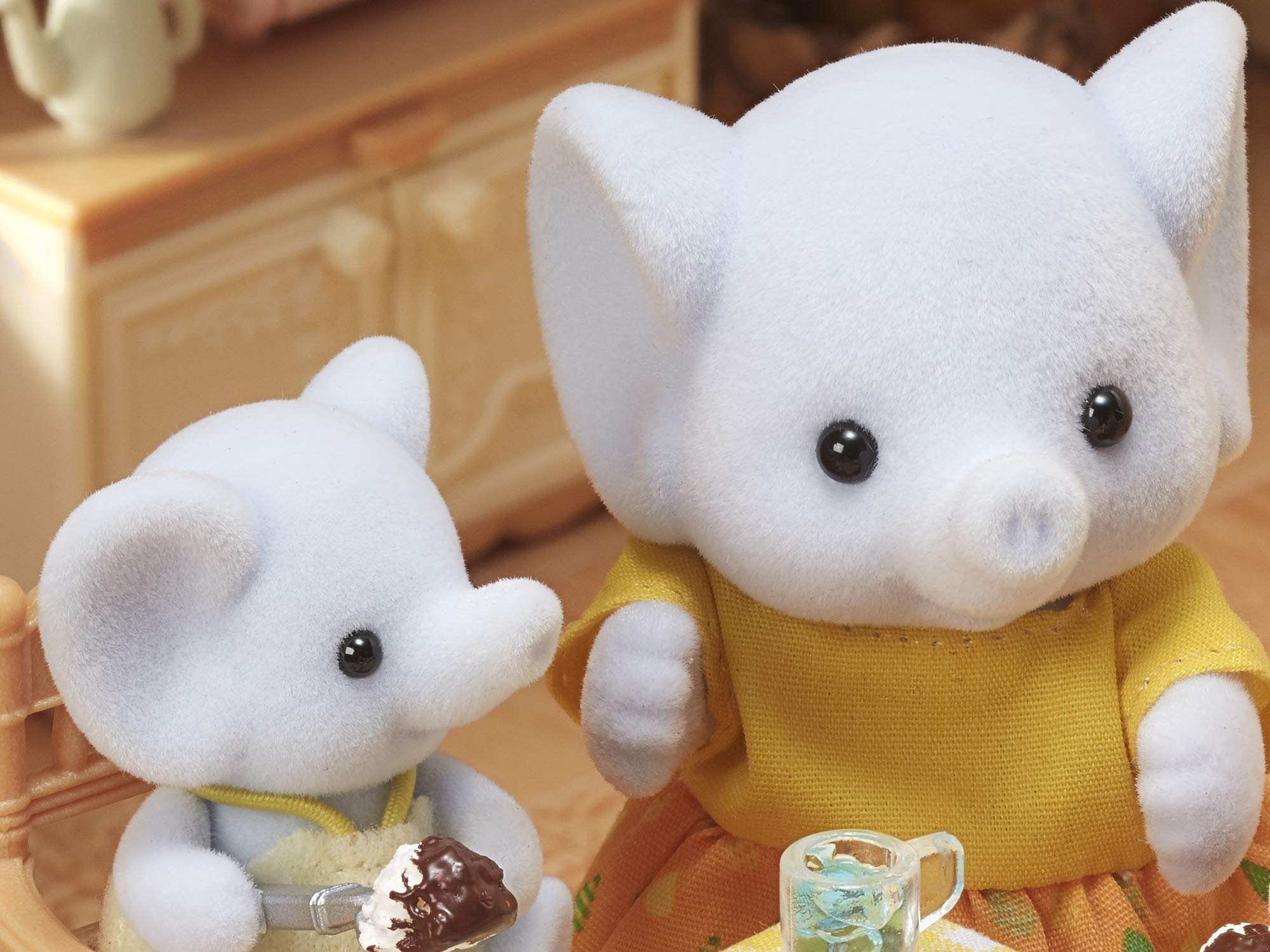 Epoch Sylvanian Families Elephant Family Toy Dollhouse FS-38 for Ages 3+- Japan Figure Store - #1 Bring To You The Best Japanese Goods