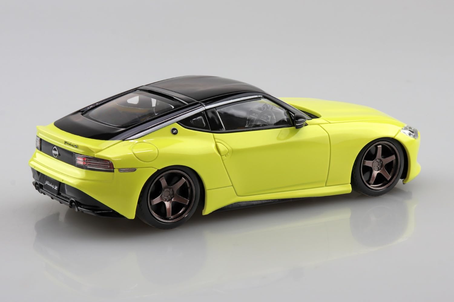 Aoshima Rakupla 1/32 Nissan Rz34 Fairlady Z Yellow Model Kit