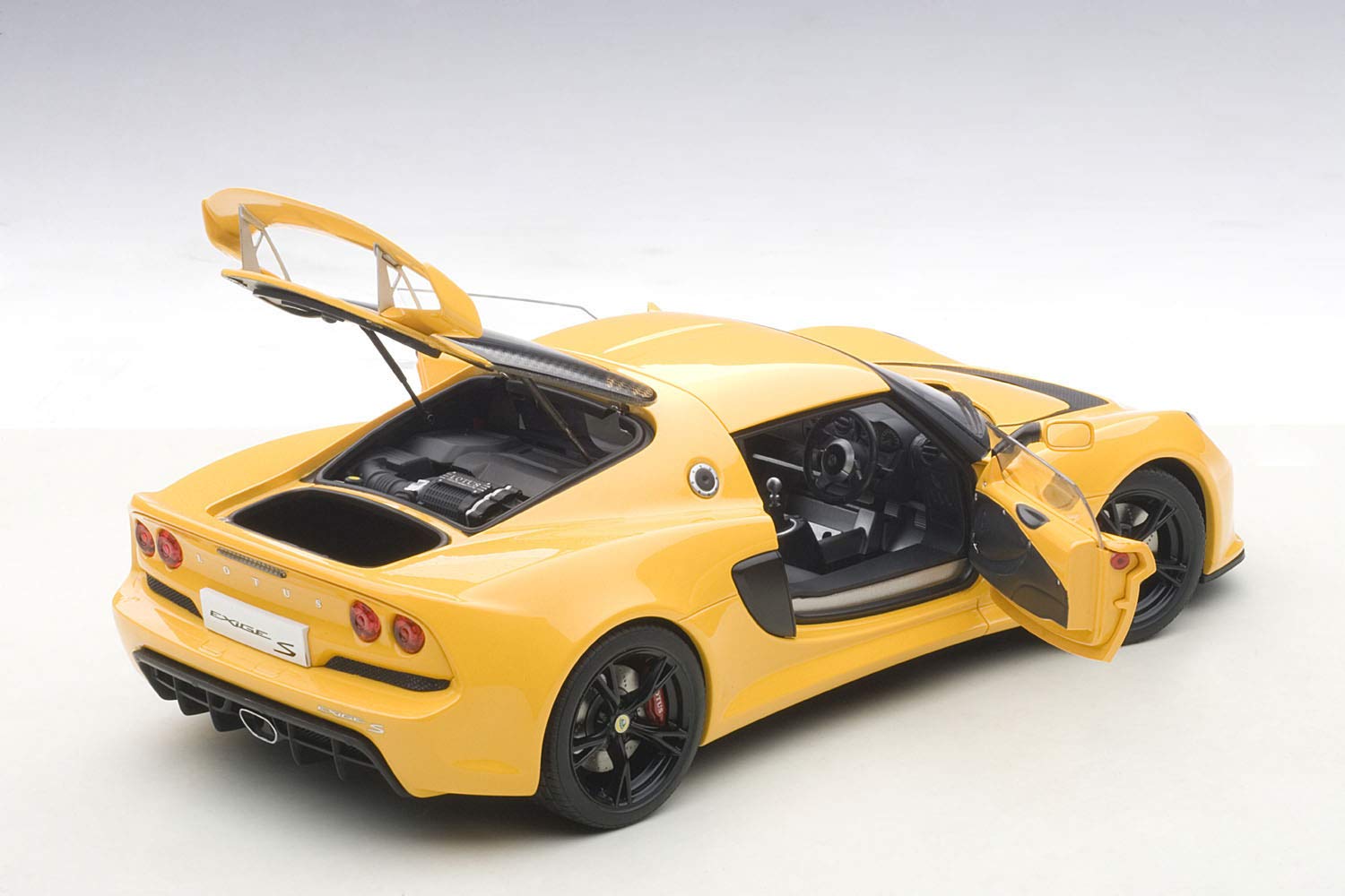 Autoart 1/18 Yellow Lotus Exige S High-Detail Diecast Model- Japan Figure Store - #1 Bring To You The Best Japanese Goods