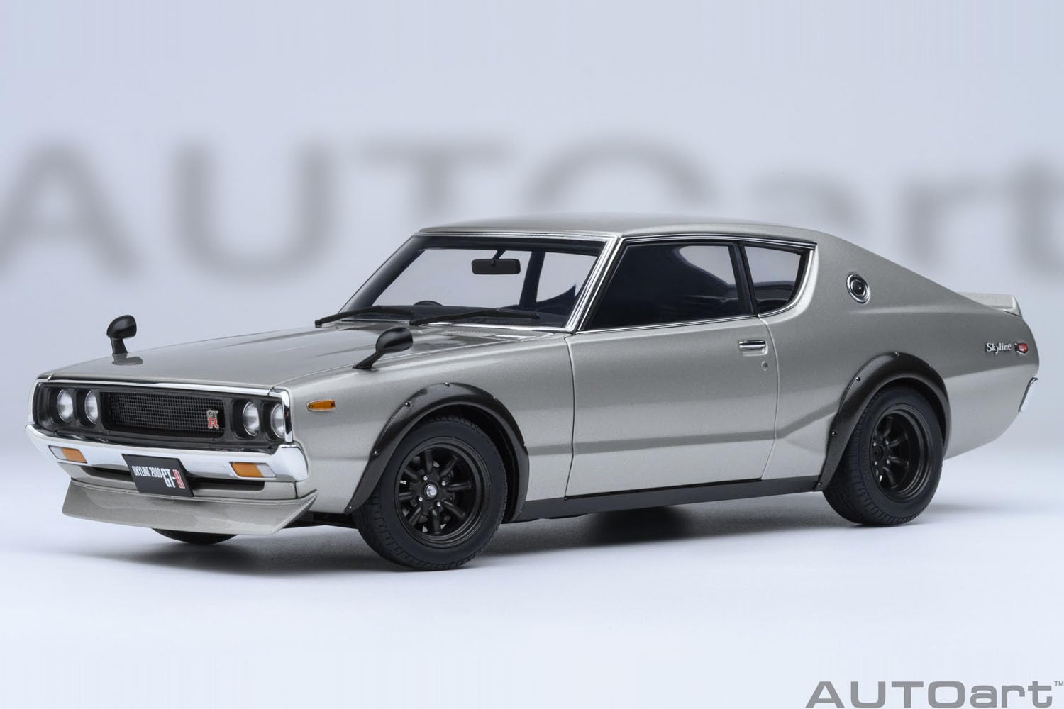 Autoart Nissan Skyline 2000GT-R 1:18 Model Tuned Silver Edition 77466