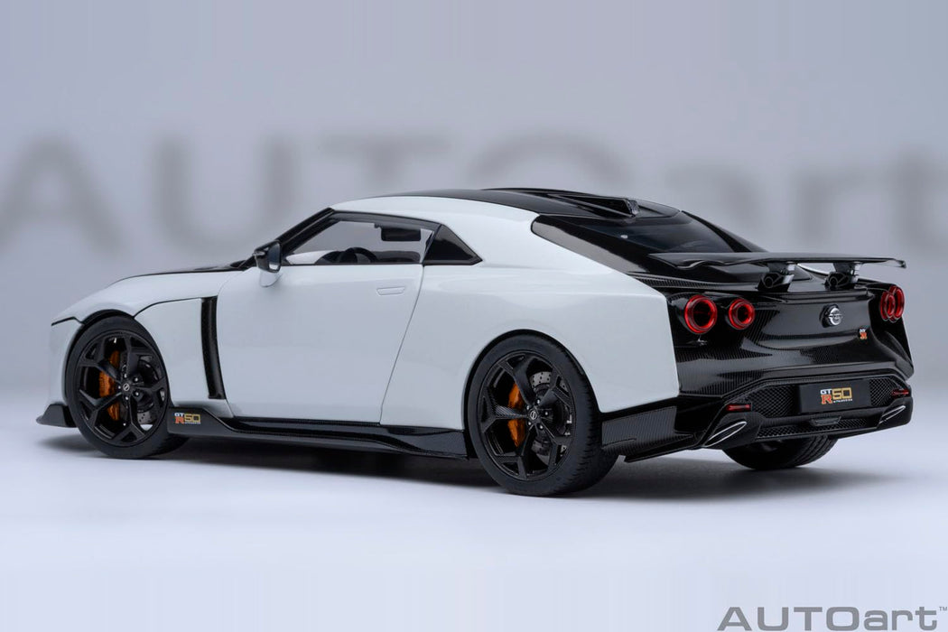 Autoart Nissan GT-R50 Italdesign à l'échelle 1/18, modèle blanc métallisé noir 77511