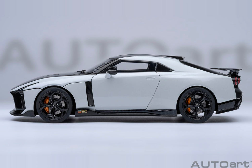 Autoart Nissan GT-R50 Italdesign à l'échelle 1/18, modèle blanc métallisé noir 77511