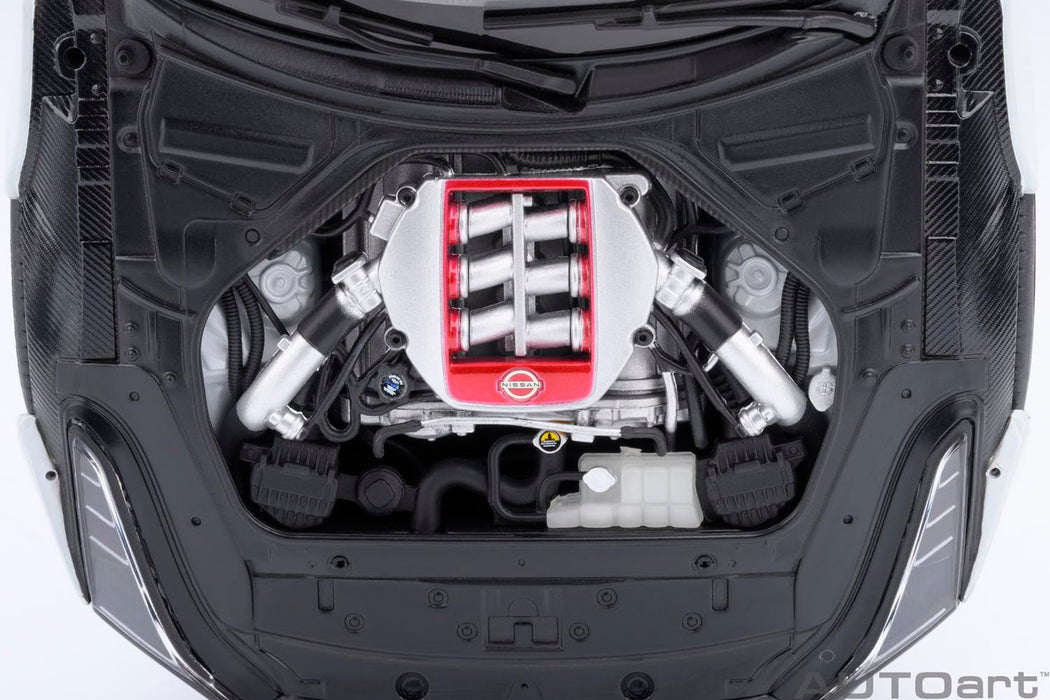 Autoart Nissan GT-R50 Italdesign à l'échelle 1/18, modèle blanc métallisé noir 77511