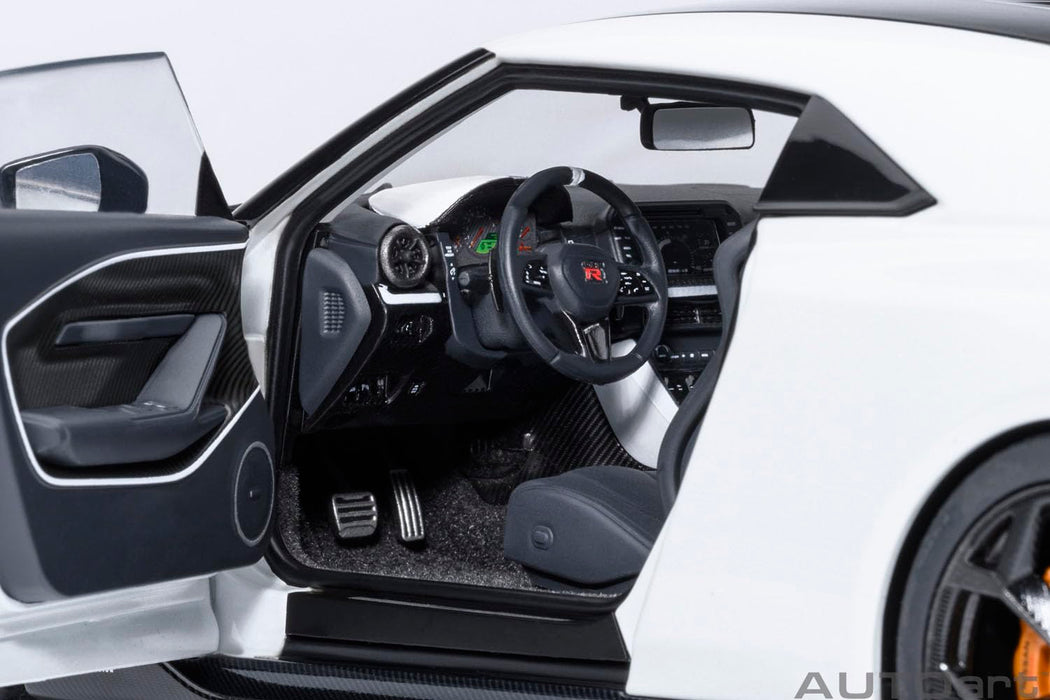 Autoart Nissan GT-R50 Italdesign à l'échelle 1/18, modèle blanc métallisé noir 77511