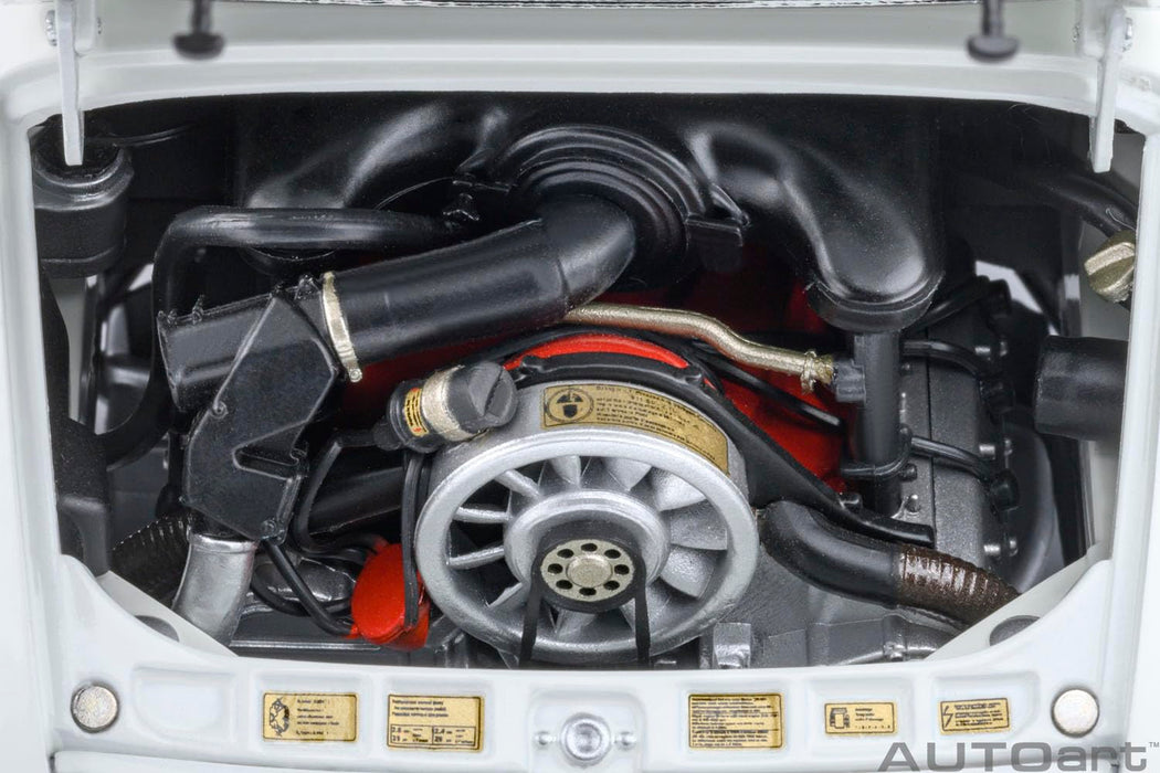 Modèle réduit 1/18 de Porsche 911 Carrera 2.7 RS par Autoart, réalisé par Sakon Hayase - Référence 78026