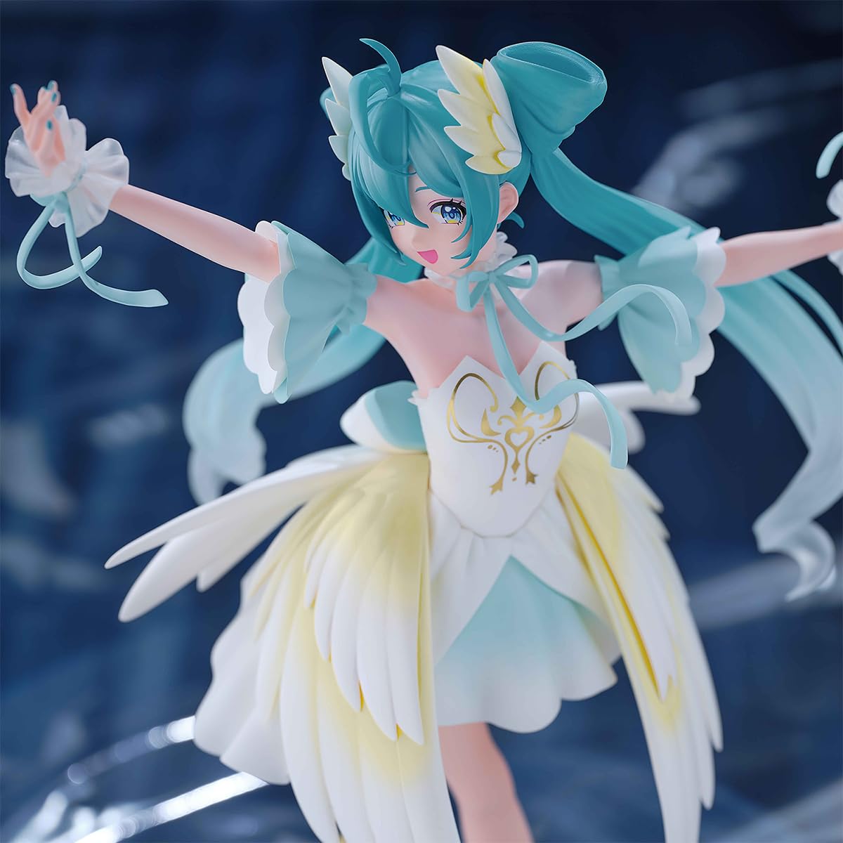 Banpresto Hatsune Miku Swan Lake 21cm Collectible Figure for Anime Fans