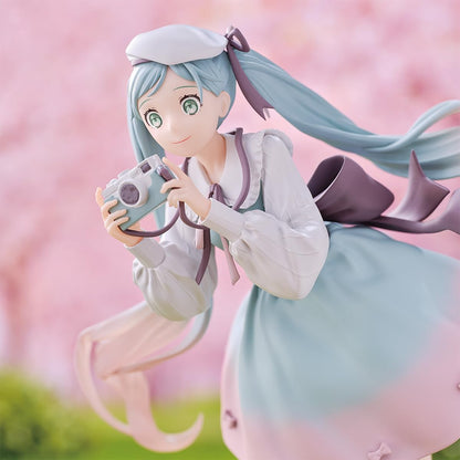 Banpresto Vocaloid Hatsune Miku Holiday Memories Camera Edition Figure