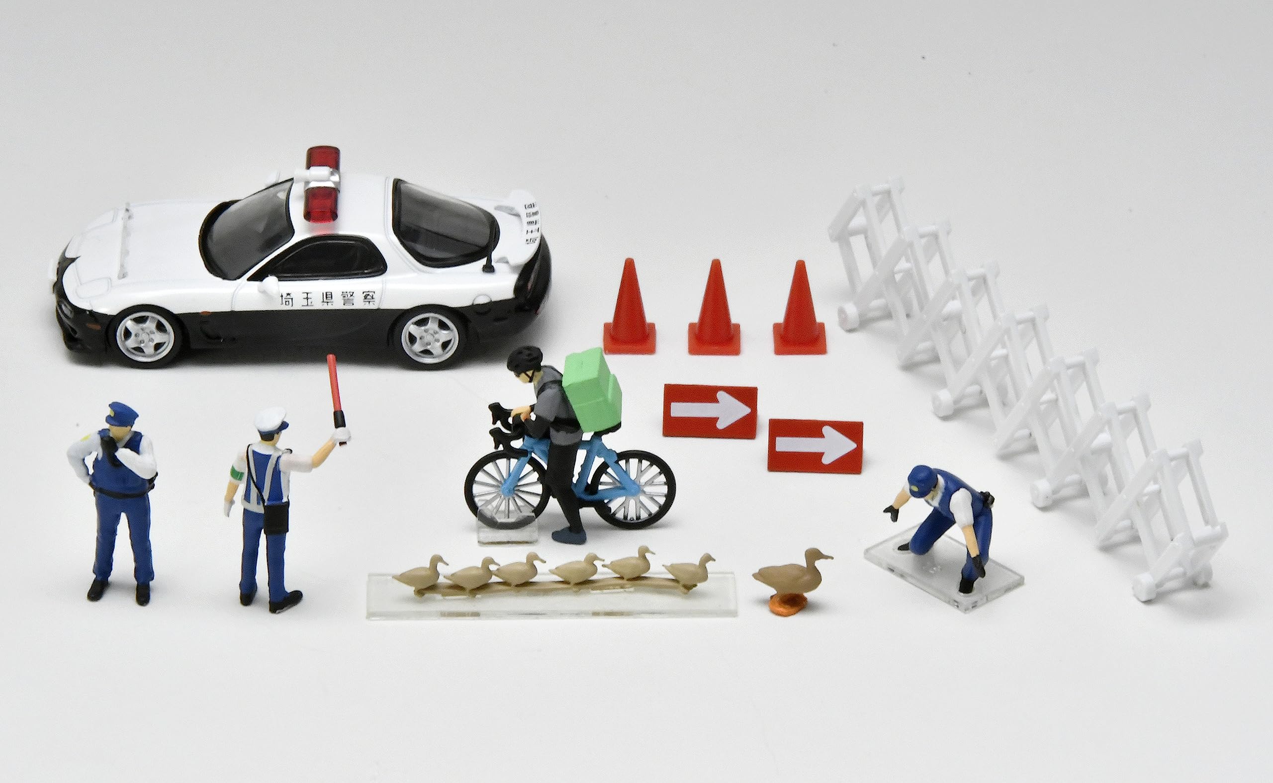 Tomytec Diocolle 64 Police Car Set with Accessories and Miniature Car- Japan Figure Store - #1 Bring To You The Best Japanese Goods