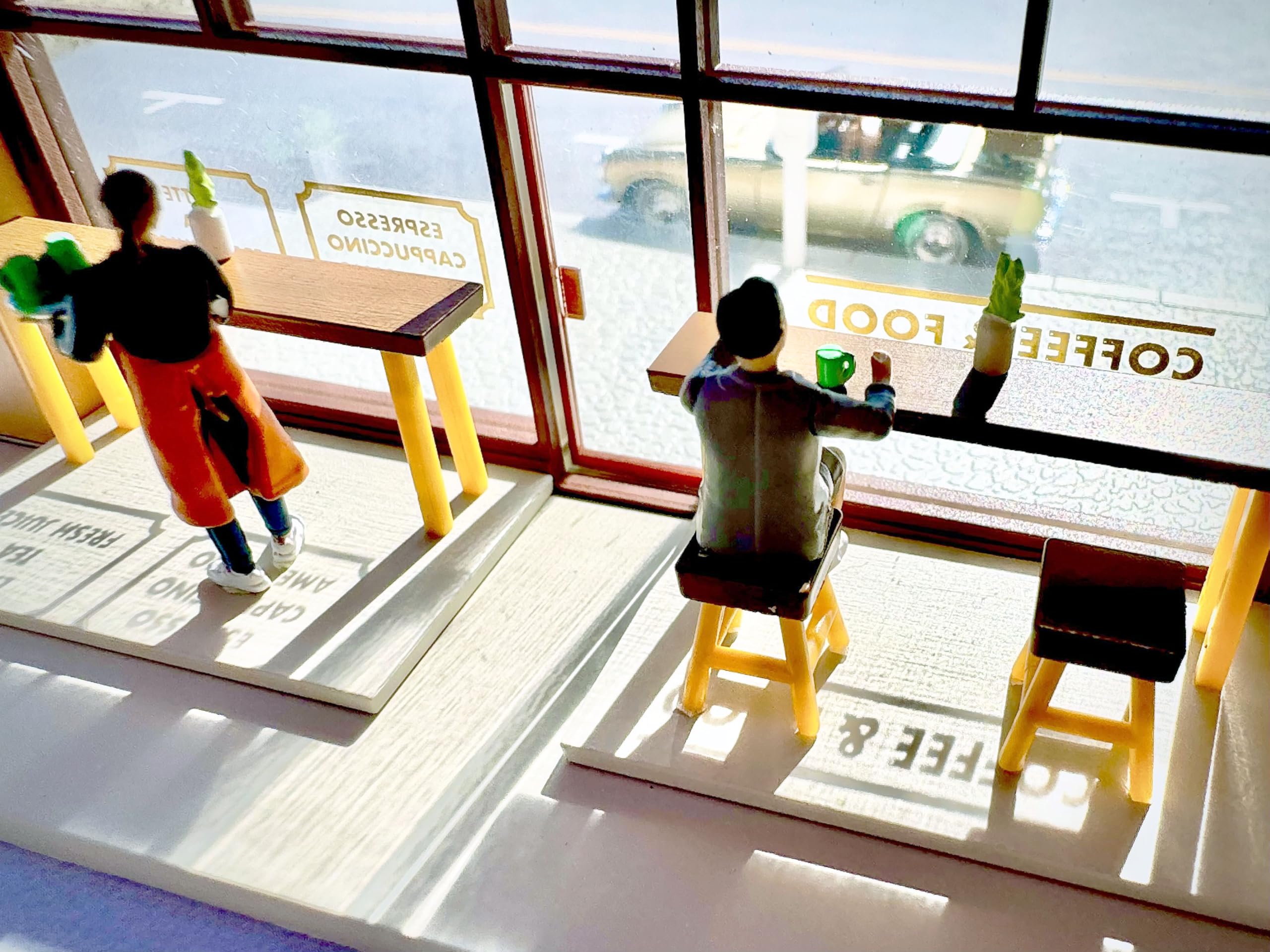 Tomytec Diocolle Cafe Terrace Set with Mini Car and Dolls 335269