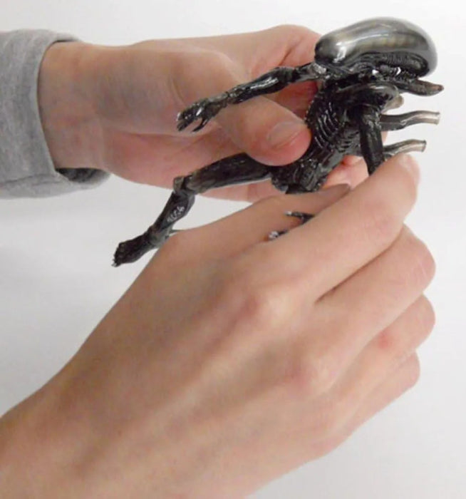 Kaiyodo Revoltech Series No 001 Alien Action Figure Collectible Toy