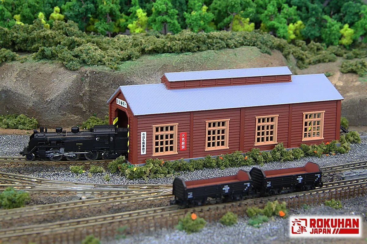 Rokuhan Z Gauge S051-1 Wooden Locomotive Shed Dark Brown