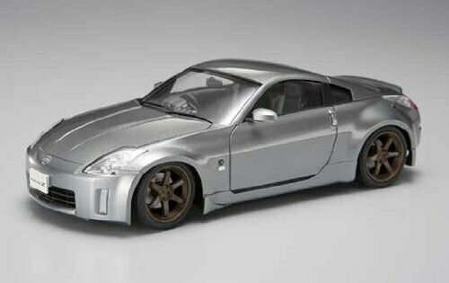 Aoshima 1/24 33 Fair Lady Z Version St '05 Option Model Car - Japan Figure
