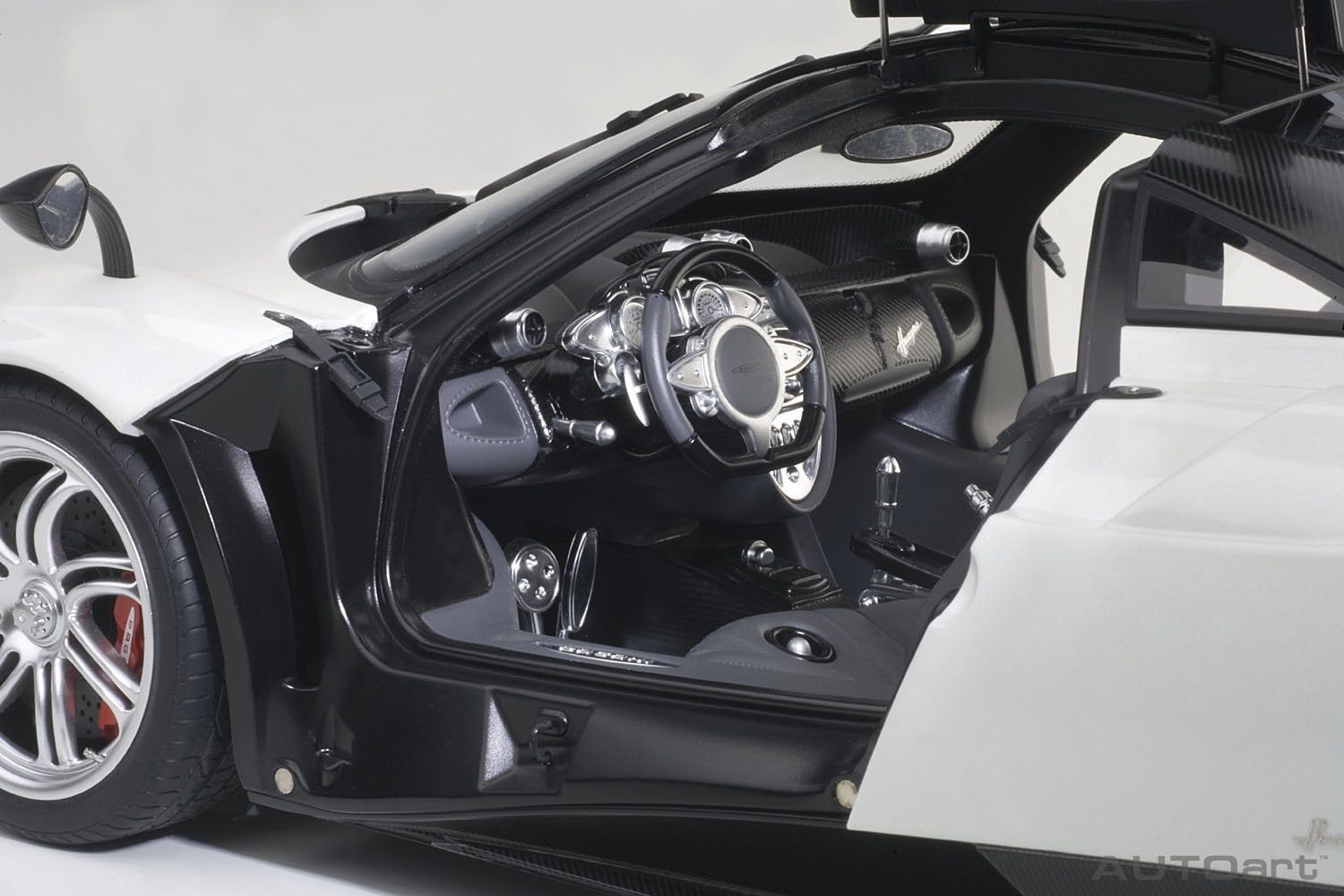 Autoart 1/12 Huayra White- Japan Figure Store - #1 Bring To You The Best Japanese Goods