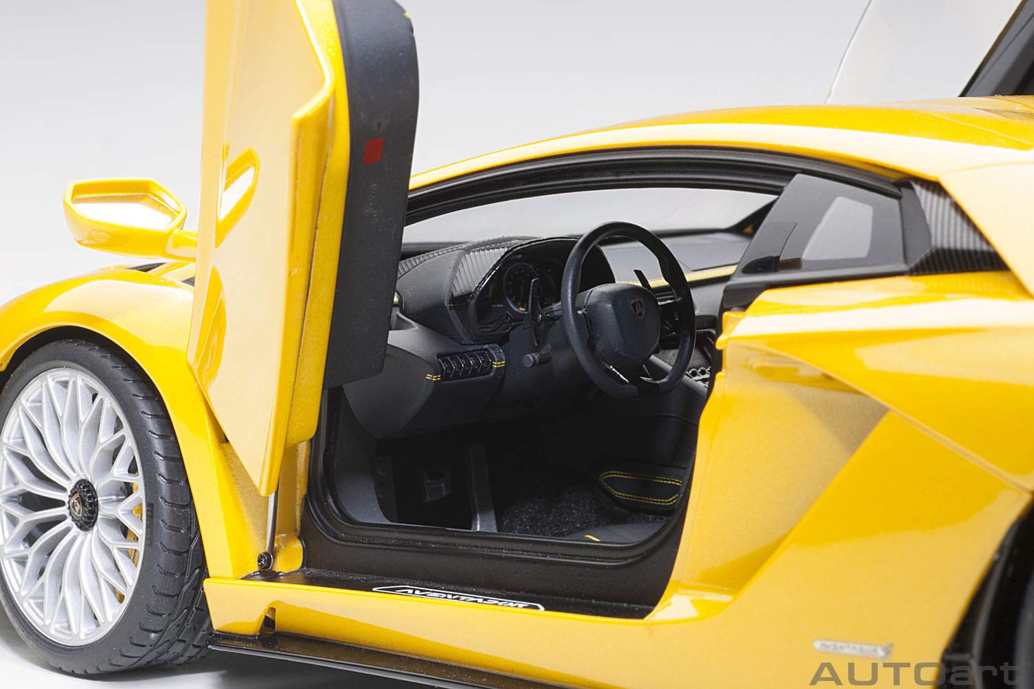 Autoart 1/18 Lamborghini Aventador S Yellow- Japan Figure Store - #1 Bring To You The Best Japanese Goods