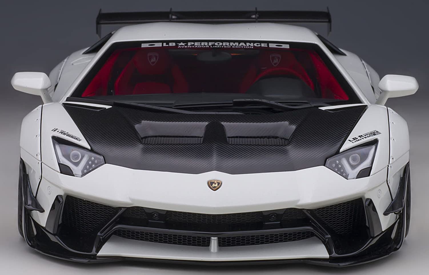 Autoart 1/18 LBWKS Aventador 79241 White/Black- Japan Figure Store - #1 Bring To You The Best Japanese Goods