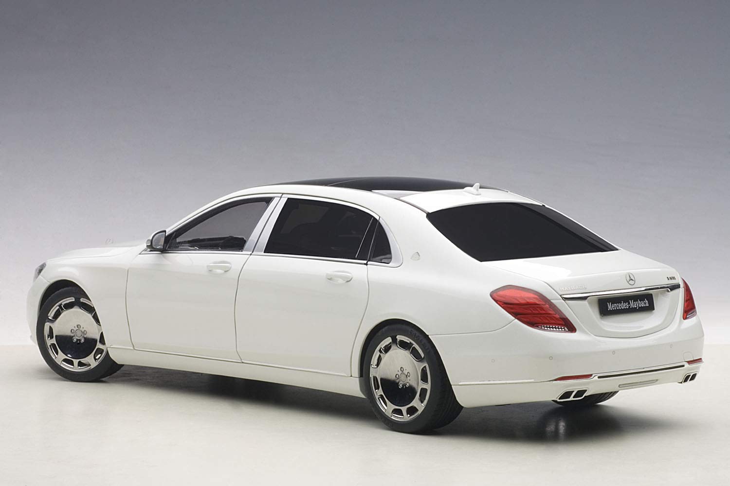 Autoart 1/18 Mercedes-Maybach S 600 White- Japan Figure Store - #1 Bring To You The Best Japanese Goods