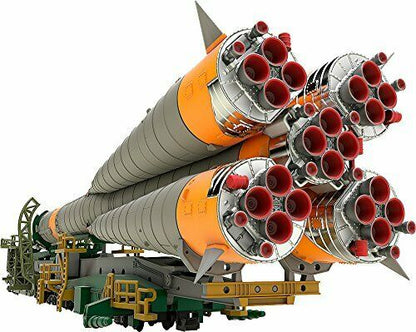 Plastic Model Soyuz Rocket, Transport Train 1/150 Scale - Japan Figure