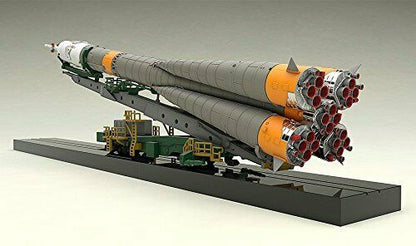 Plastic Model Soyuz Rocket, Transport Train 1/150 Scale- Japan Figure Store - #1 Bring To You The Best Japanese Goods