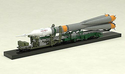 Plastic Model Soyuz Rocket, Transport Train 1/150 Scale- Japan Figure Store - #1 Bring To You The Best Japanese Goods
