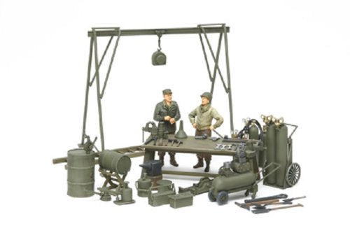 Tamiya 1/35 Wwii U.s. Field Maintenance Yard Model Kit - Japan Figure
