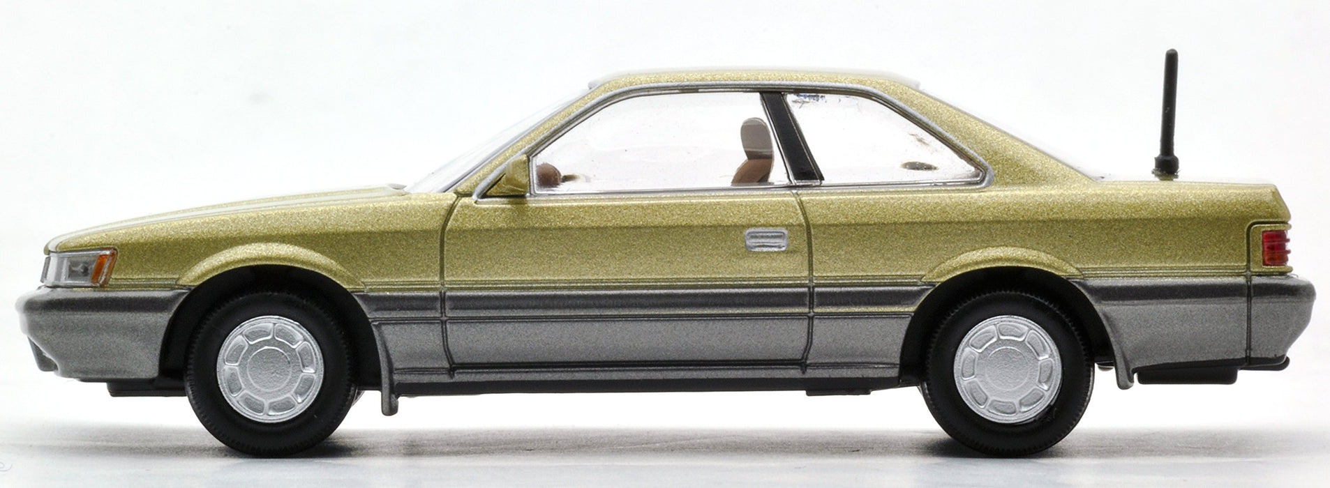 Tomytec Tomica Limited Vintage Neo Nissan Leopard Gold - Complete Product- Japan Figure Store - #1 Bring To You The Best Japanese Goods